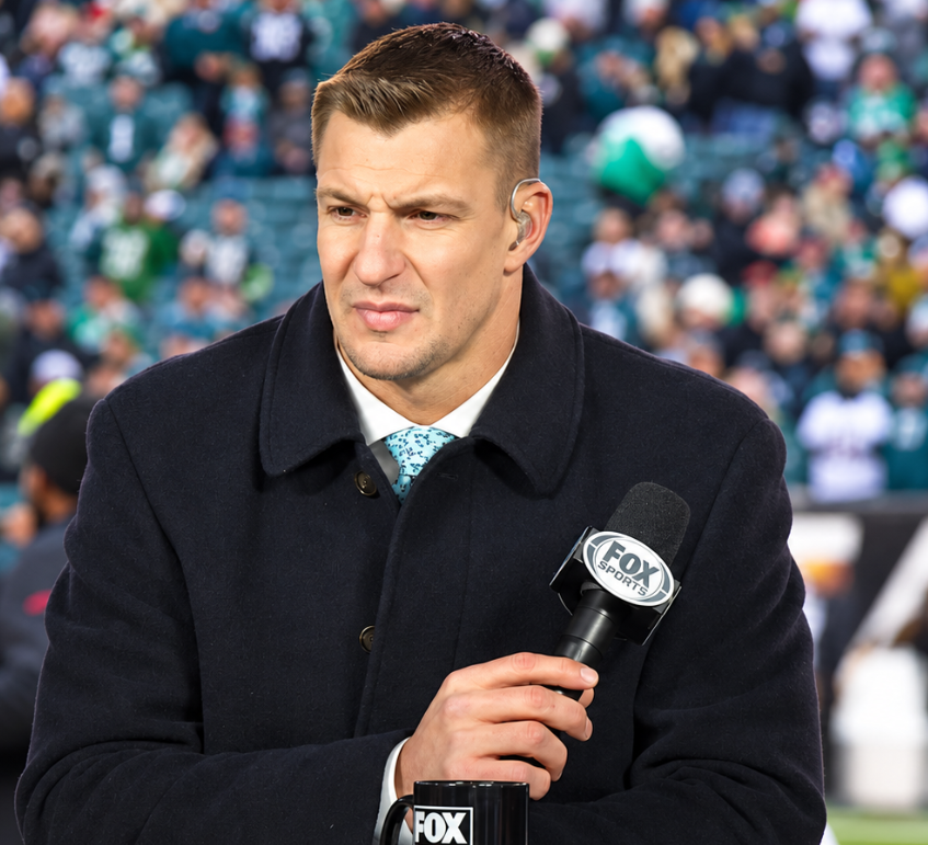 Patriots Legend Rob Gronkowski Criticizes Officials After 35–6 Loss to Jaguars: “This Is a Stain on the Integrity of the NFL” – Points to the Play That Cost New England 7 Potential Points