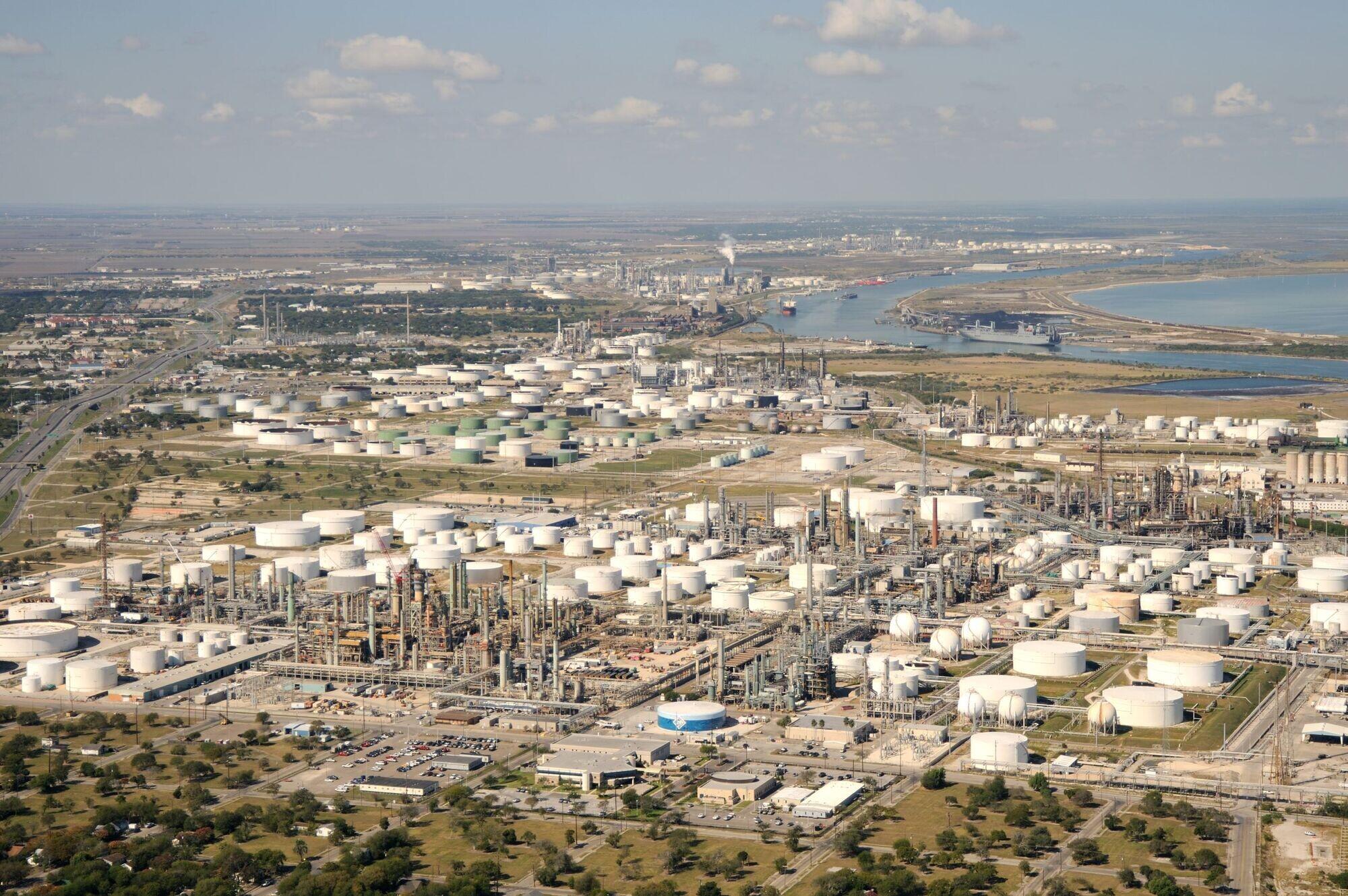 OIL BREAKS $101—GULF HURRICANE THREATENS U.S. ENERGY HUB! 