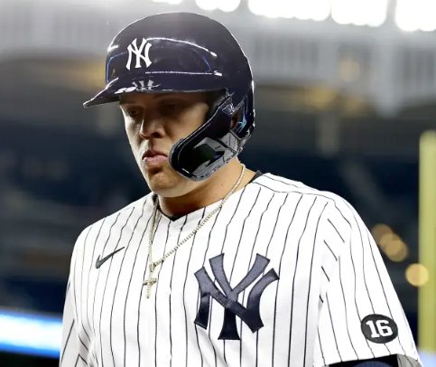 Beloved Former Yankees Star Returns “Home” to the Bronx — Signs One-Day Contract to Retire After 10 Seasons, Breaks Down in Tears While Delivering Heartfelt Message of Gratitude to New York