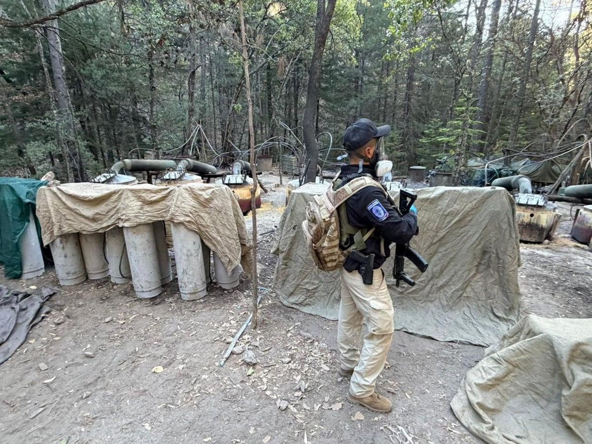 FOUR DEAD IN MEXICO—BUT ONE CIA AGENT NEVER DIED!