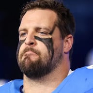 Veteran superstar Taylor Decker sends an emotional farewell to the entire Detroit Lions after being released — ending his 10-year journey at Ford Field