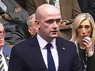 UK Lawmaker Criticizes Trump Over Iran Conflict During Parliamentary Debate