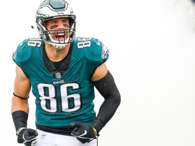 Eagles Legends Sign One-Day Contract to Retire in Philadelphia at 35