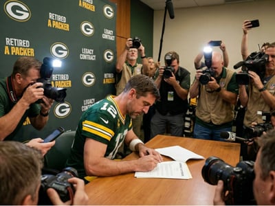 Aaron Rodgers Signs One-Day Contract With Green Bay to Retire at 42, Sends Heartfelt Message to Packers Fans