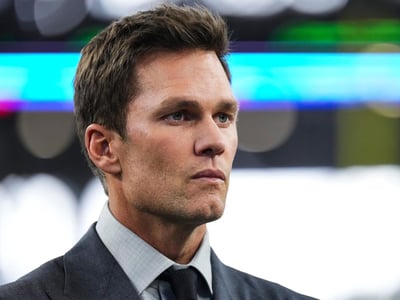 Legendary Tom Brady sends a powerful message after Super Bowl loss to the Seahawks: “If you’re not here right now, don’t celebrate later” — and the three words he gave Drake Maye reignited the fire in New England