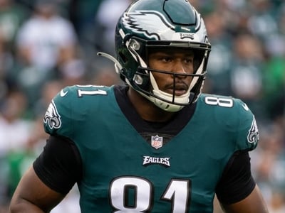After Being Released, Steelers' Pro-Bowl TE Shocks NFL By Announcing Desire to Join Eagles – Willing to Do Whatever It Takes to Play Alongside Future Star Jalen Hurts