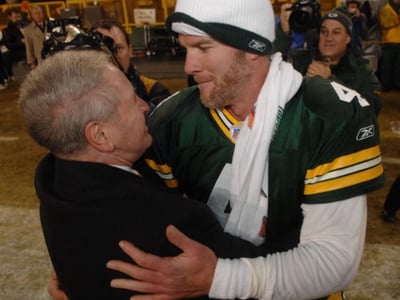 Packers Legend Brett Favre Sends An Emotional Message To Former CEO Green Bay Bob Harlan And Presents A Special Farewell Gift To His Family After The Heartbreaking News