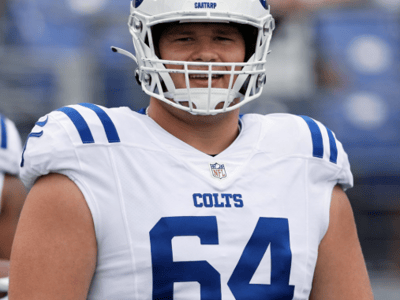 Former 3x pro bowl Indianapolis Colts Center is ready to take a pay cut just for one chance to return to Colts and replace Ryan Kelly, Source team