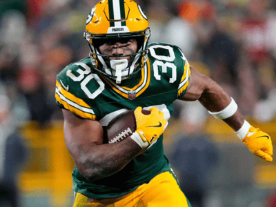 Packers Successfully Re-Sign Former RB With Over 1000 Rushing Yards Per Season on a Contract Guaranteed to Replace Star Josh Jacobs in the Future