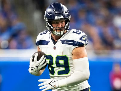 Just Hours After Being Released by Los Angeles Chargers, Former Seahawks Tight End Expresses Desire to Return to Seattle and Shine Once Again in College Navy