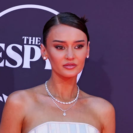 The Wife of a 49ers Star Turns Heads on Social Media With a Stunning Bikini Photo During the Team’s Offseason – One Small Detail Leaves the NFL Surprised