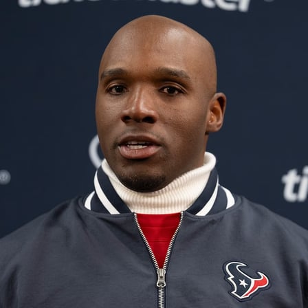 SHOCKING DRAFT STRATEGY: DeMeco Ryans REJECTS Texans Fans’ Biggest Demand – Houston Set to IGNORE Offensive Line Crisis and Draft “Best Player Available” Instead