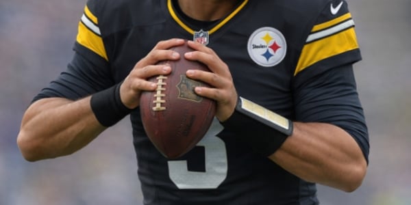 Just 12 hours after receiving interest from the Steelers, a Super Bowl legend with 9 Pro Bowl selections in his career declared that he is willing to join Pittsburgh but only if the team ends all contact with Aaron Rodgers