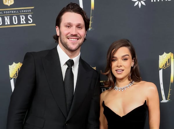 Hailee Steinfeld, wife of Josh Allen, sends a 7-word message that shook the internet right after her husband, Josh Allen, finished Top 3 in MVP at NFL Honors 2026