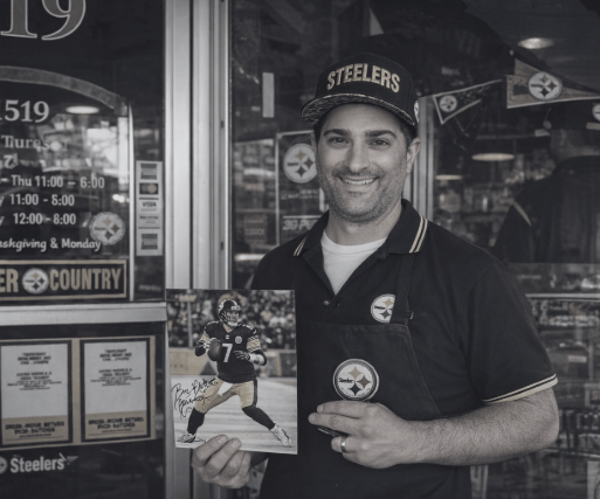 All Pittsburgh Steelers Players and Fans Are Deeply Heartbroken and Paying Tribute to the Eternal Loss of Primanti Bros. Legend Chris Bertucelli – The Man Who Always Provided the Best Meals for the Steelers