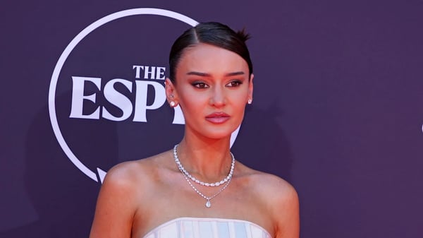 The Wife of a 49ers Star Turns Heads on Social Media With a Stunning Bikini Photo During the Team’s Offseason – One Small Detail Leaves the NFL Surprised