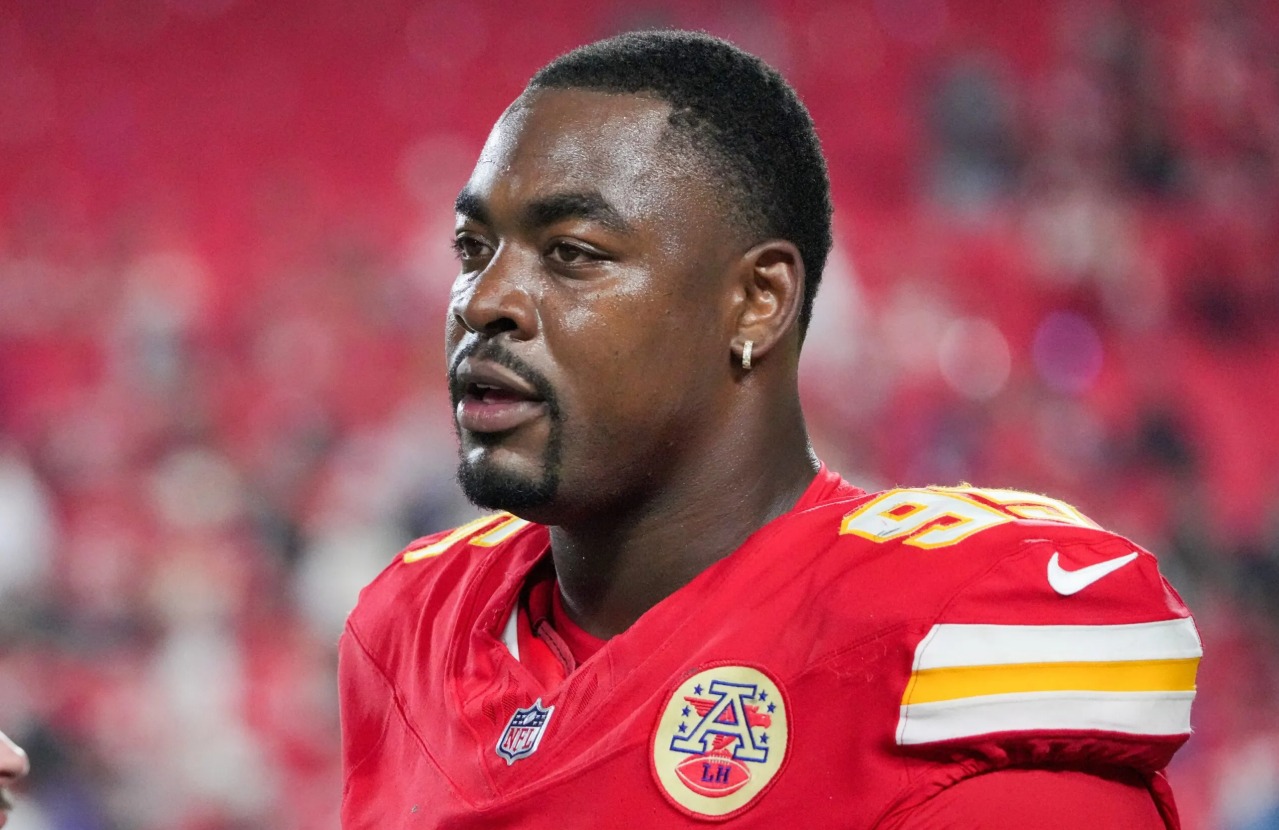 Chris Jones Agrees to Restructure Deal, Boosts Kansas City Chiefs’ Salary Cap with Base Salary Cut