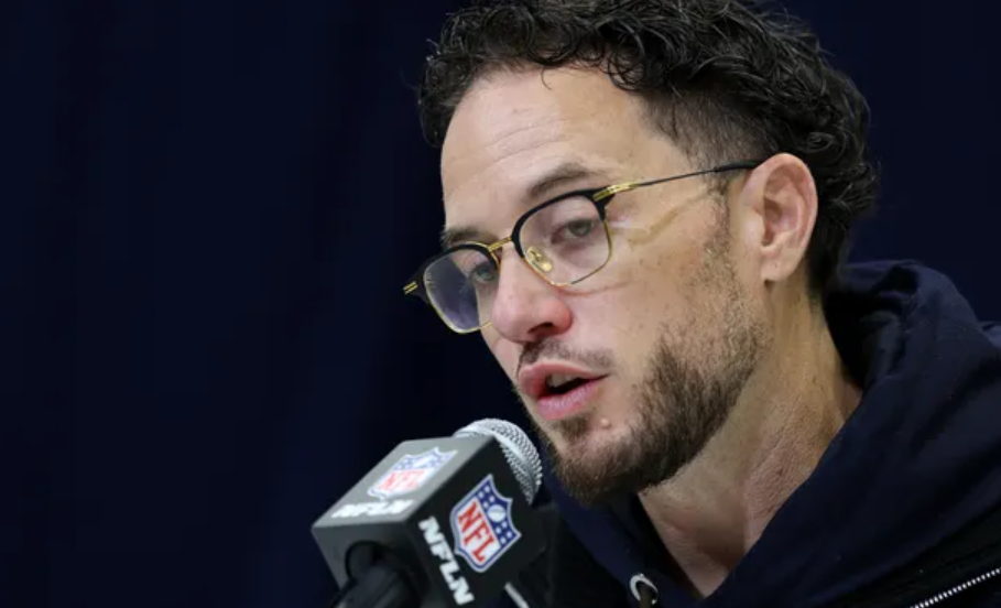 Dolphins head coach Mike McDaniel thanks Vic Fangio for leaving, hints at lack of effort during tenure at Dolphins