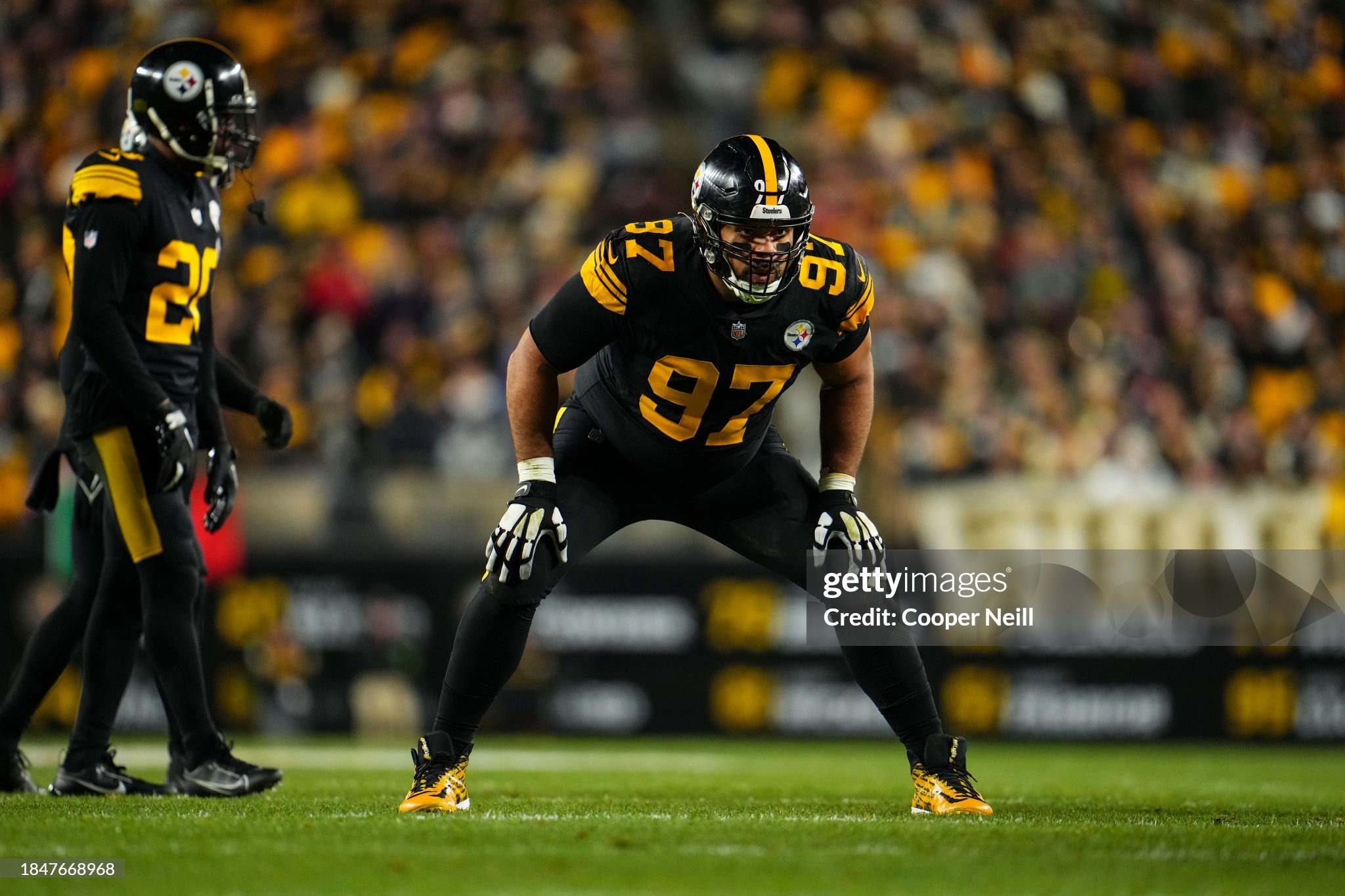 Steelers Defensive Star Says It’s Not About the Money: “Playing for the Steelers Fuels Me in a Way Money Never Could”