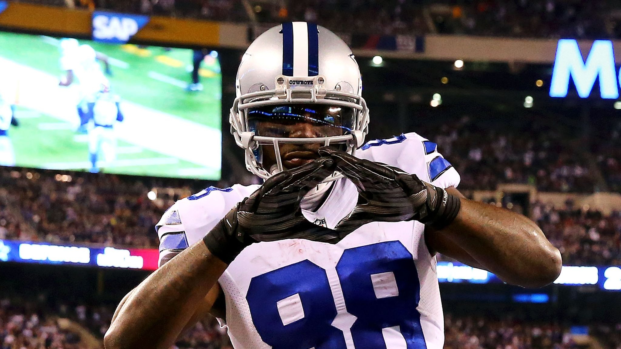 Former Cowboys WR Honors the Star by Building 100 Schools in Nigeria