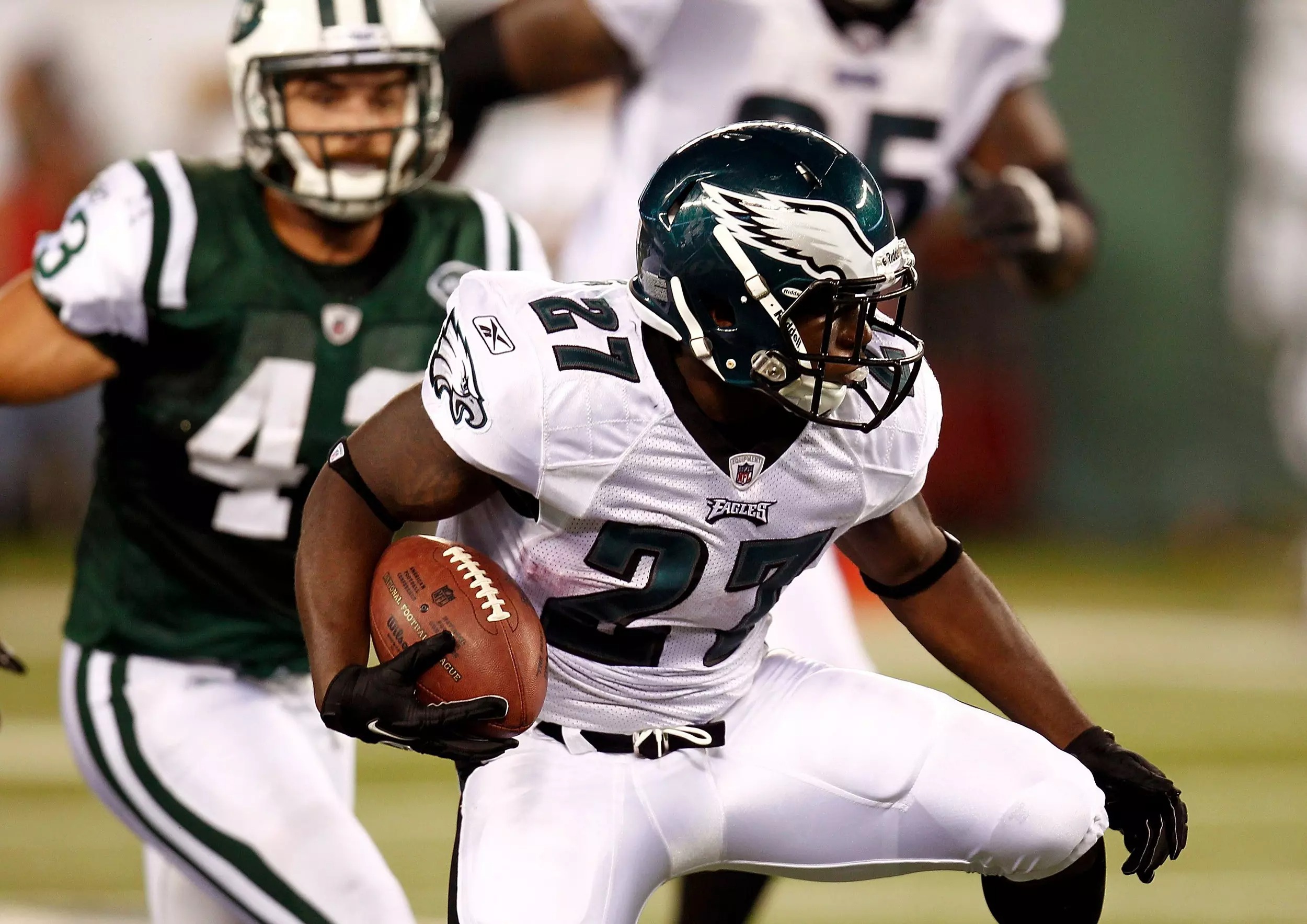 Former Eagles Player Walks Away from NFL at 28 to Serve His Community in a Badge, Not a Helmet