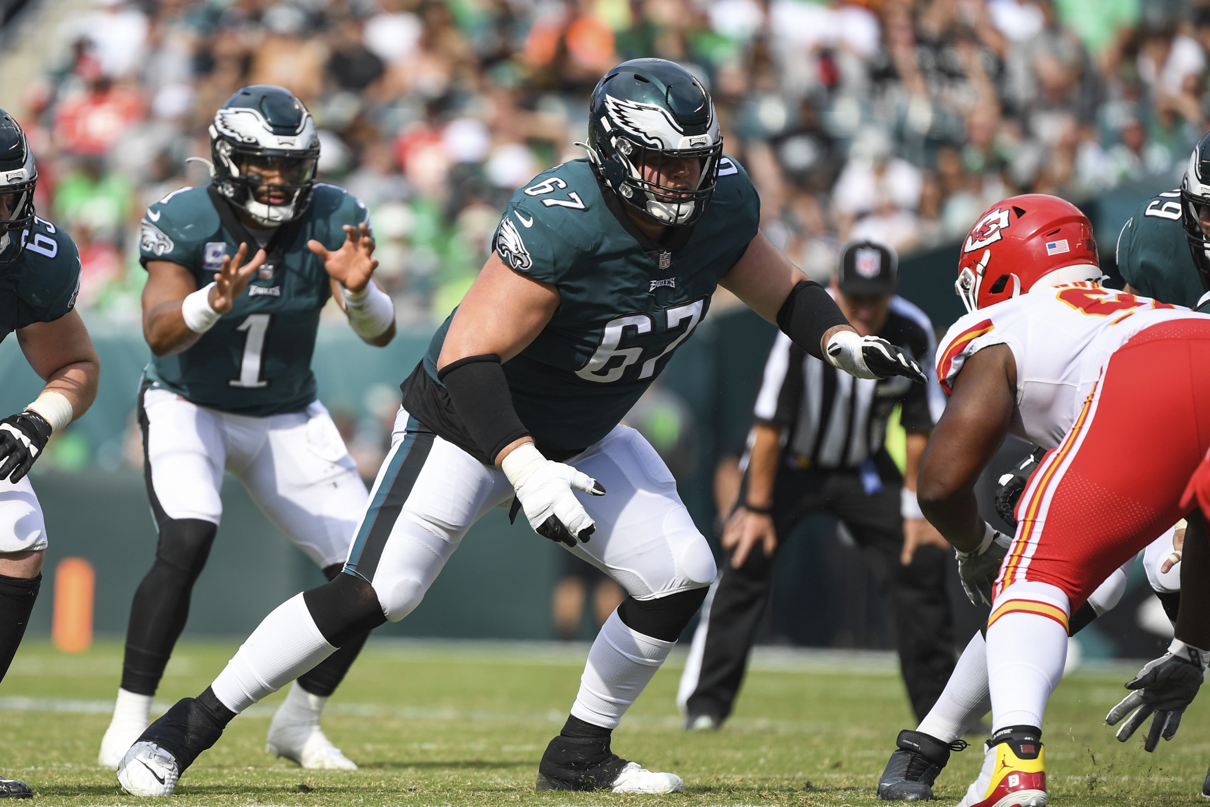 Former Eagles Guard Retires at 27 After Breaking His Neck in Staircase Fall – Says “I Got to Live My Dream”