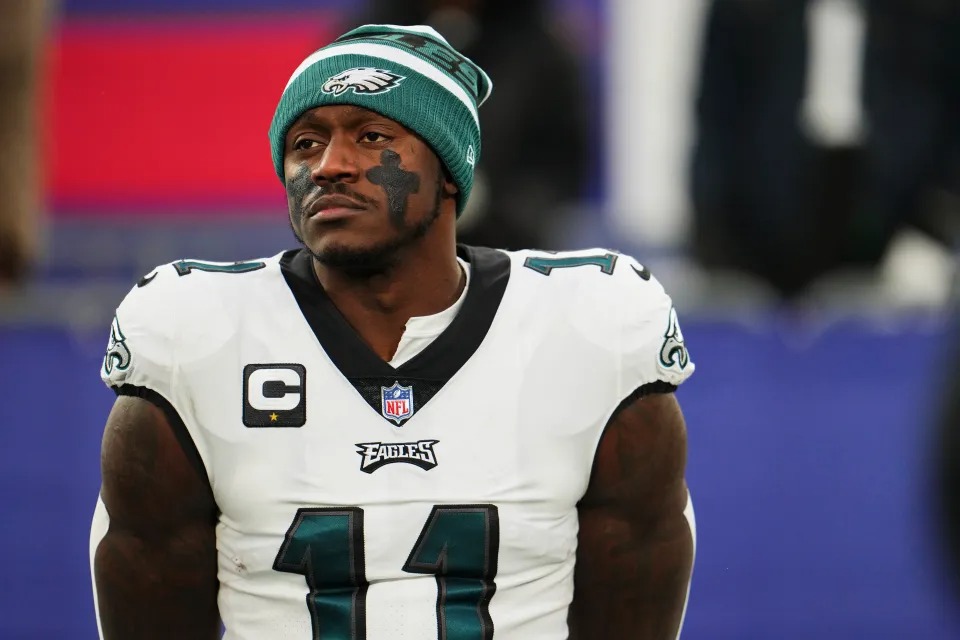 Eagles WR A.J. Brown Shares How Cowboys Fans Brutally Roasted Him Ahead of Kickoff