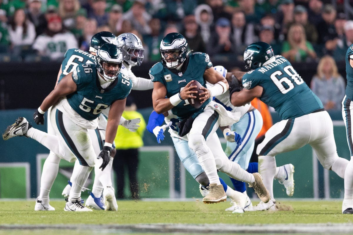 Eagles vs Cowboys Suspended Due to Lightning, Philly Holding 24-20 Lead Late in Third Quarter