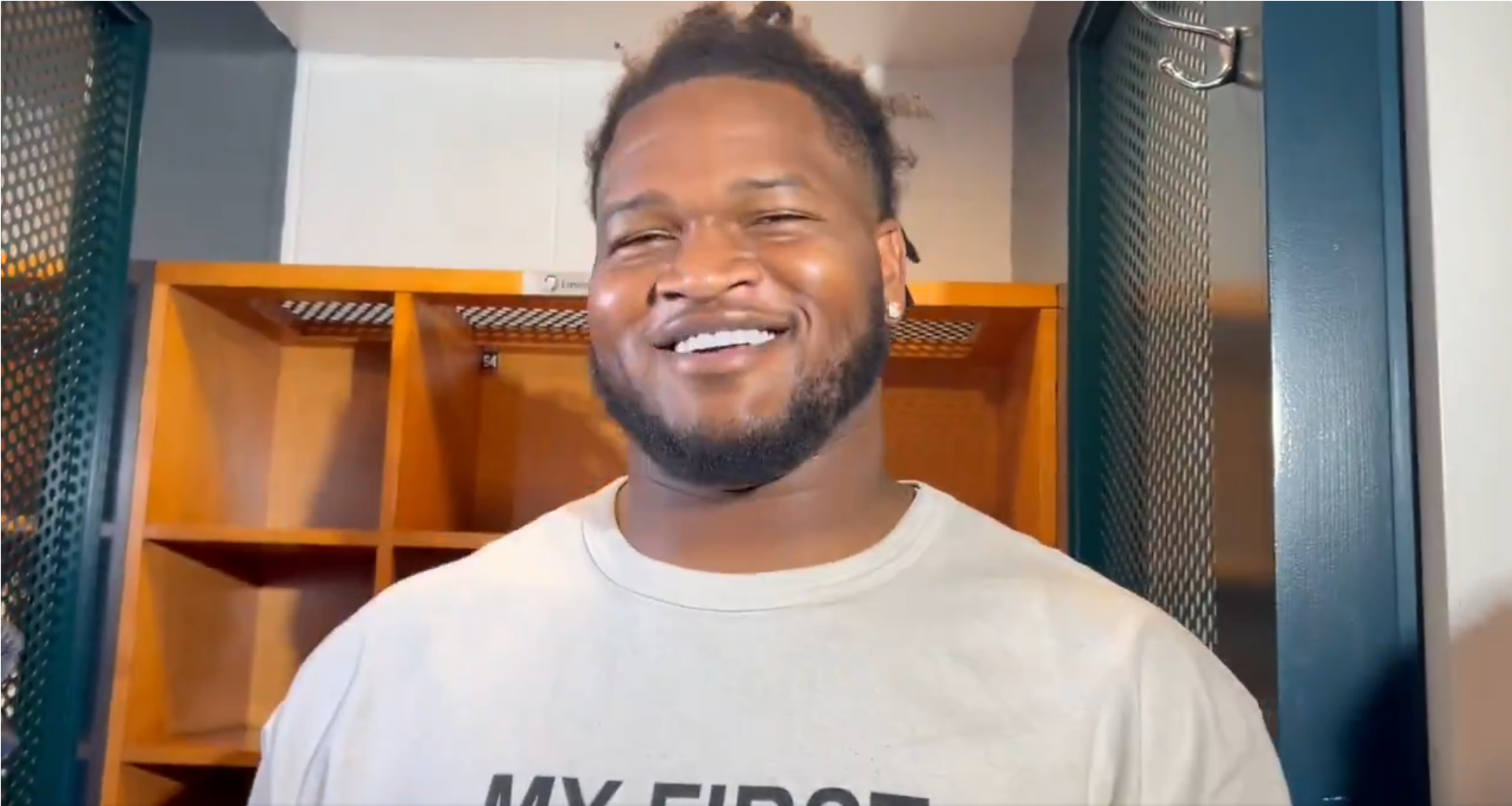 VIDEO: Eagles DT Jalen Carter Apologizes to Teammates After Ejection vs Cowboys, Sends Six-Word Warning to Dak Prescott