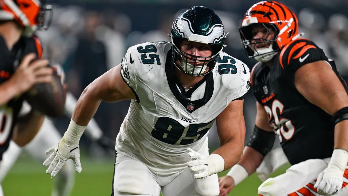 Eagles Rookie Chooses Family Over Flash, Uses First NFL Paycheck to Buy Mom a Home