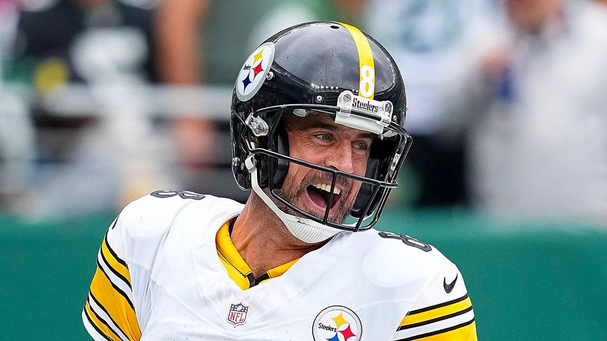 Aaron Rodgers Delighted After Beating Former Team, Sends 7-Word Warning to Justin Fields Following Pre-Game Trash Talk