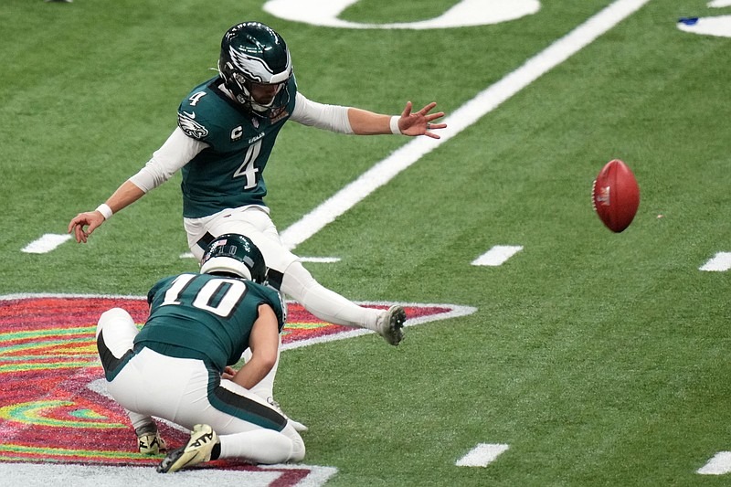 WATCH: Eagles Kicker Jake Elliott Delivers Clutch 58-Yard Field Goal to Tie Chiefs at Halftime
