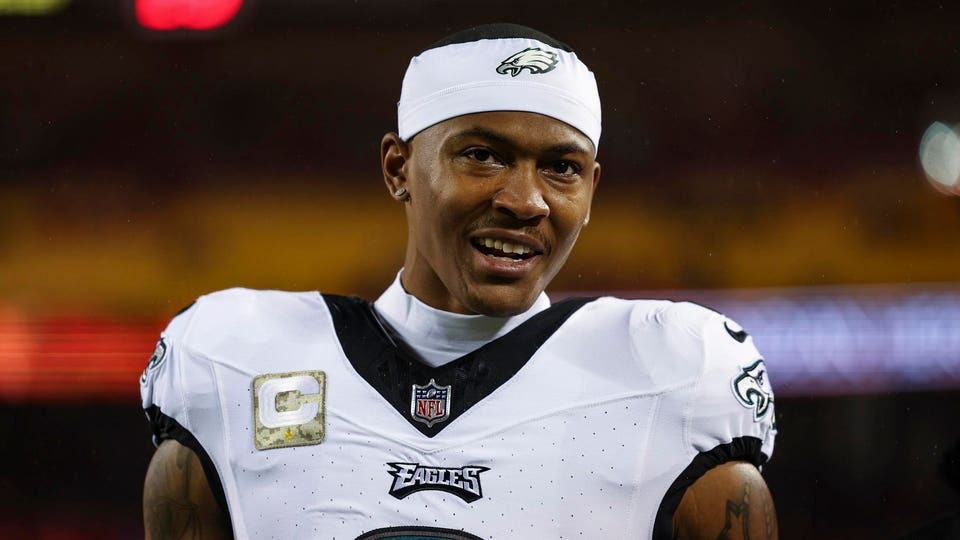 Eagles’ WR DeVonta Smith Brings Joy and Support to Fan Fighting Late-stage Cancer