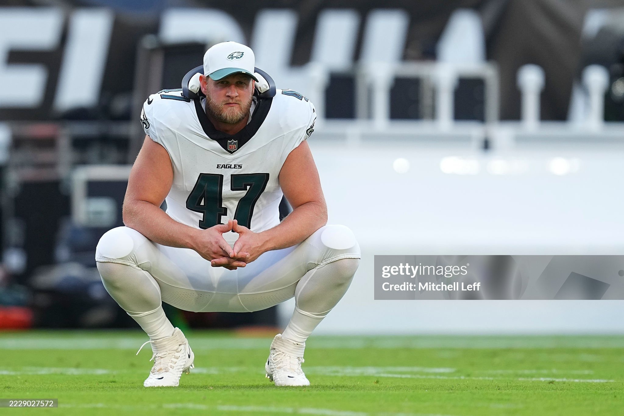 Eagles Starting LS Suffers Serious Injury, Out for the Rest of the Season