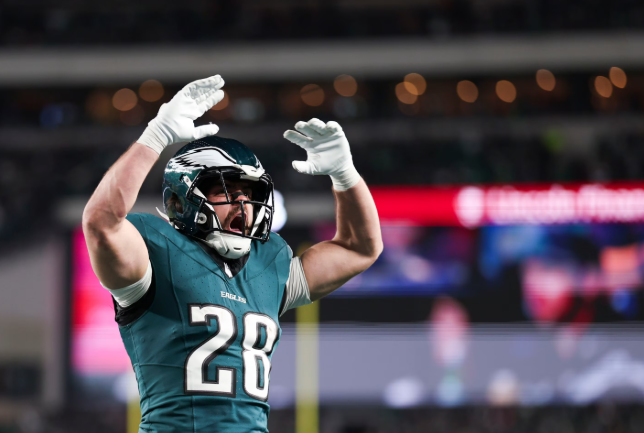 P0rnstar Confesses Love to a 23 Years Old RB Eagles and Gets Rejected - He’s Focused on His Career with the Eagles