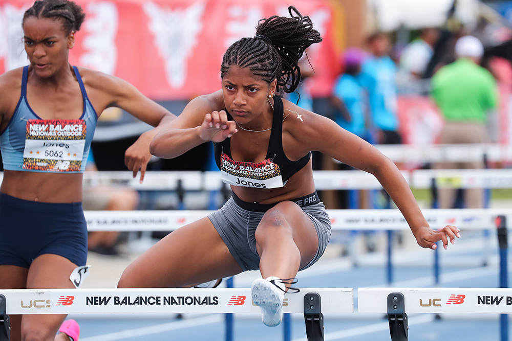 BREAKING: Xavier Worthy’s Girlfriend Tia Jones Reportedly Pregnant by One of His Teammates – Fans Initially Suspected Head Coach in Shocking Twist