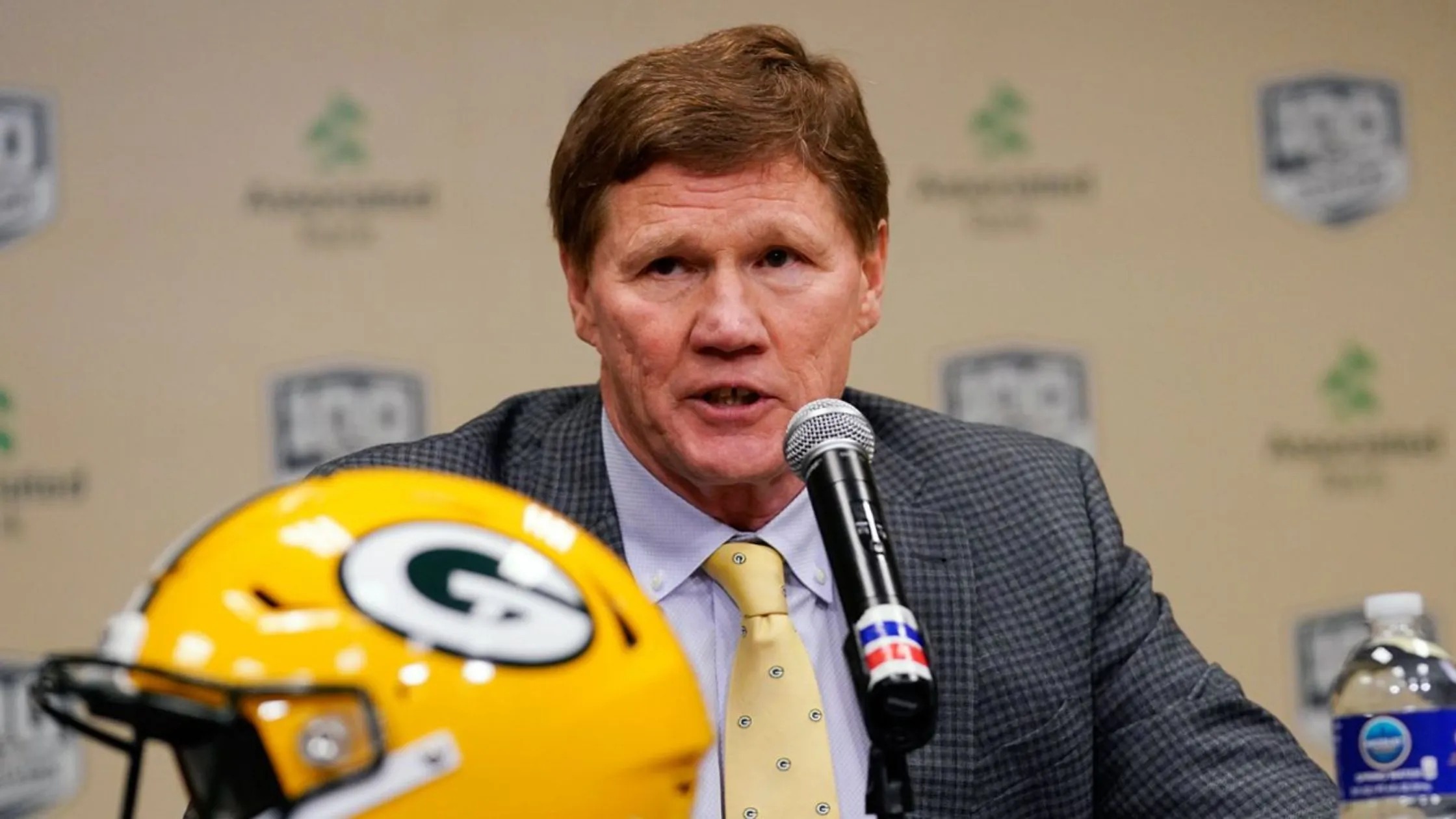 17 Years Leading the Packers – An Emotional Farewell from a Lambeau Legend