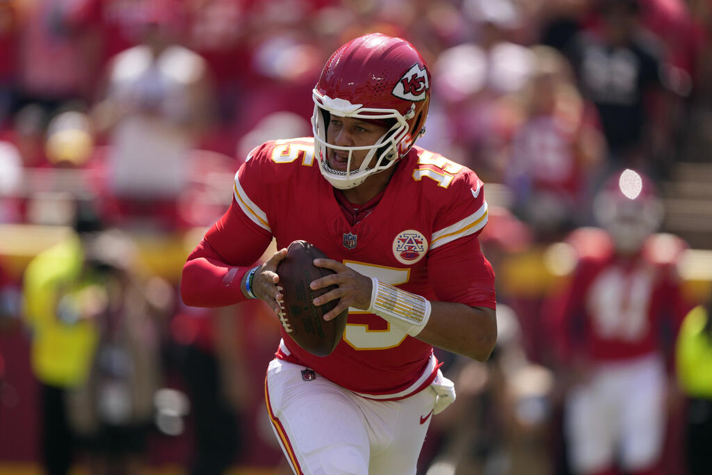 Chiefs Veteran Arrives 4 Days Early to Set the Tone for Camp
