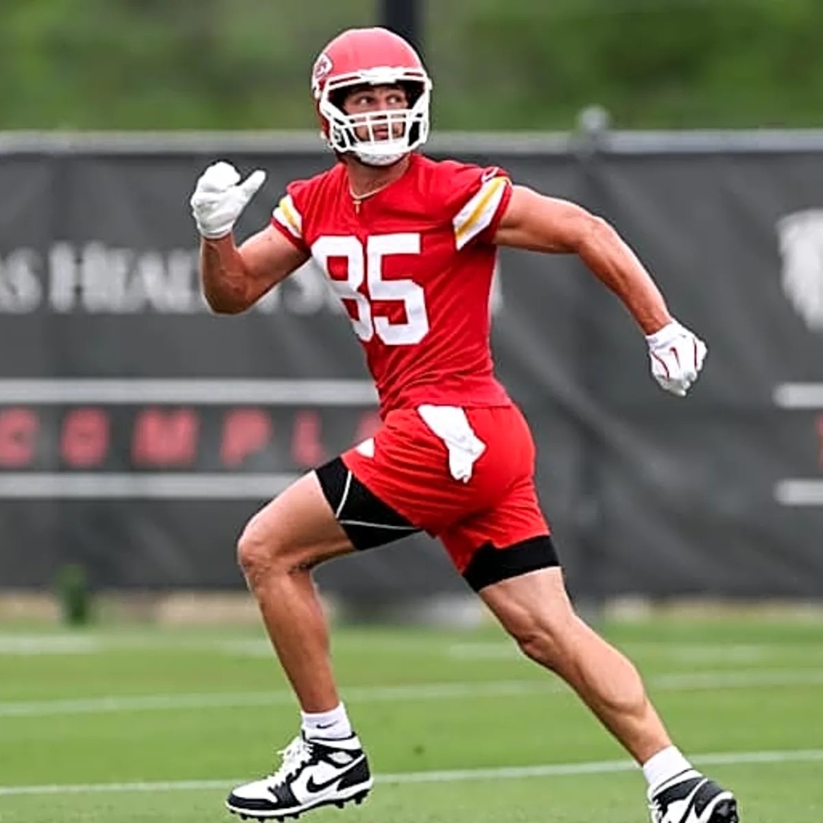 Veteran Chiefs TE Comeback – “12 Personnel” Set to Return at Arrowhead