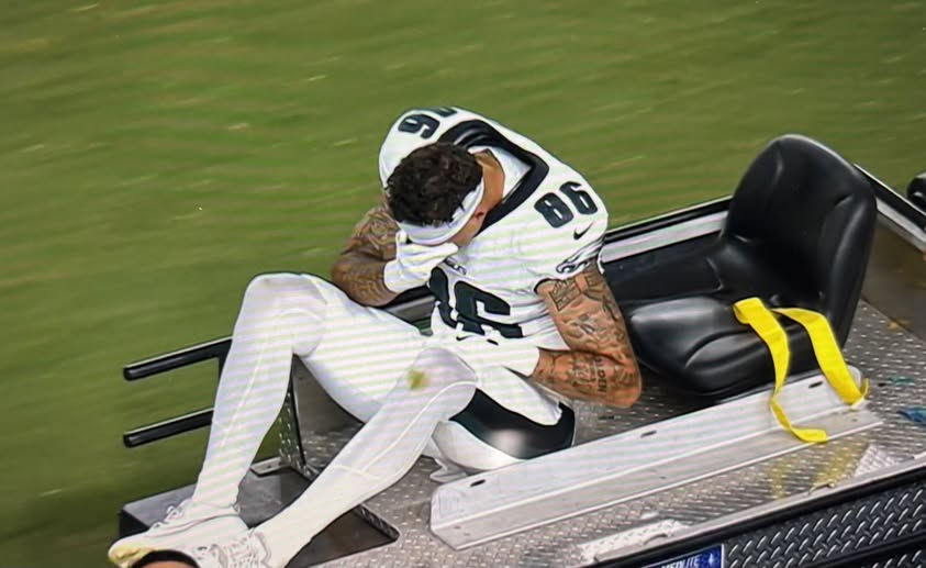 Season Over Before It Starts — Eagles Rookie WR Suffers Gruesome Shoulder Injury vs Bengals
