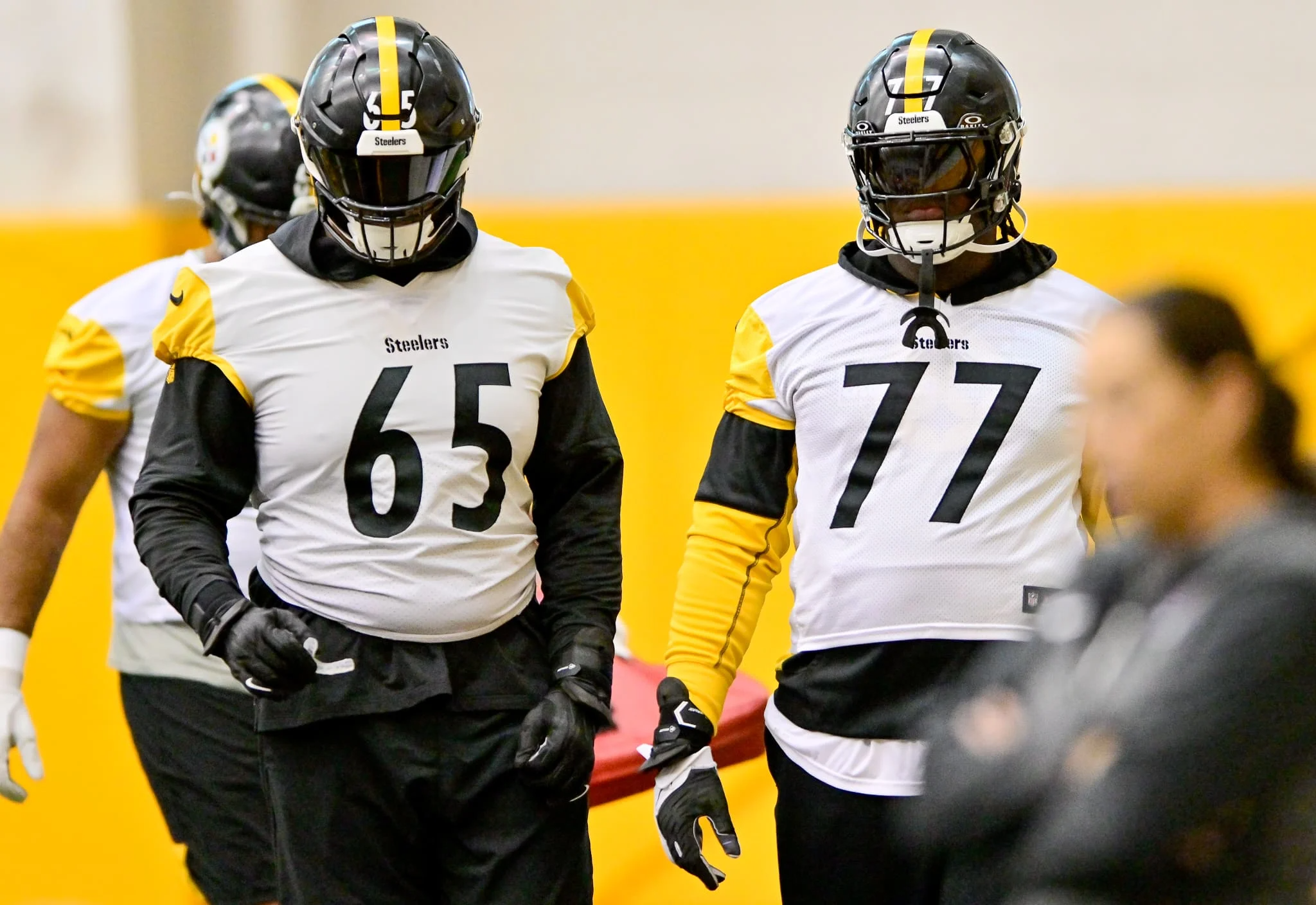 Steelers’ 340-Pound Rookie Sends Challenge to Isaac Seumalo – “I’m a Problem” Ahead of First Preseason Game