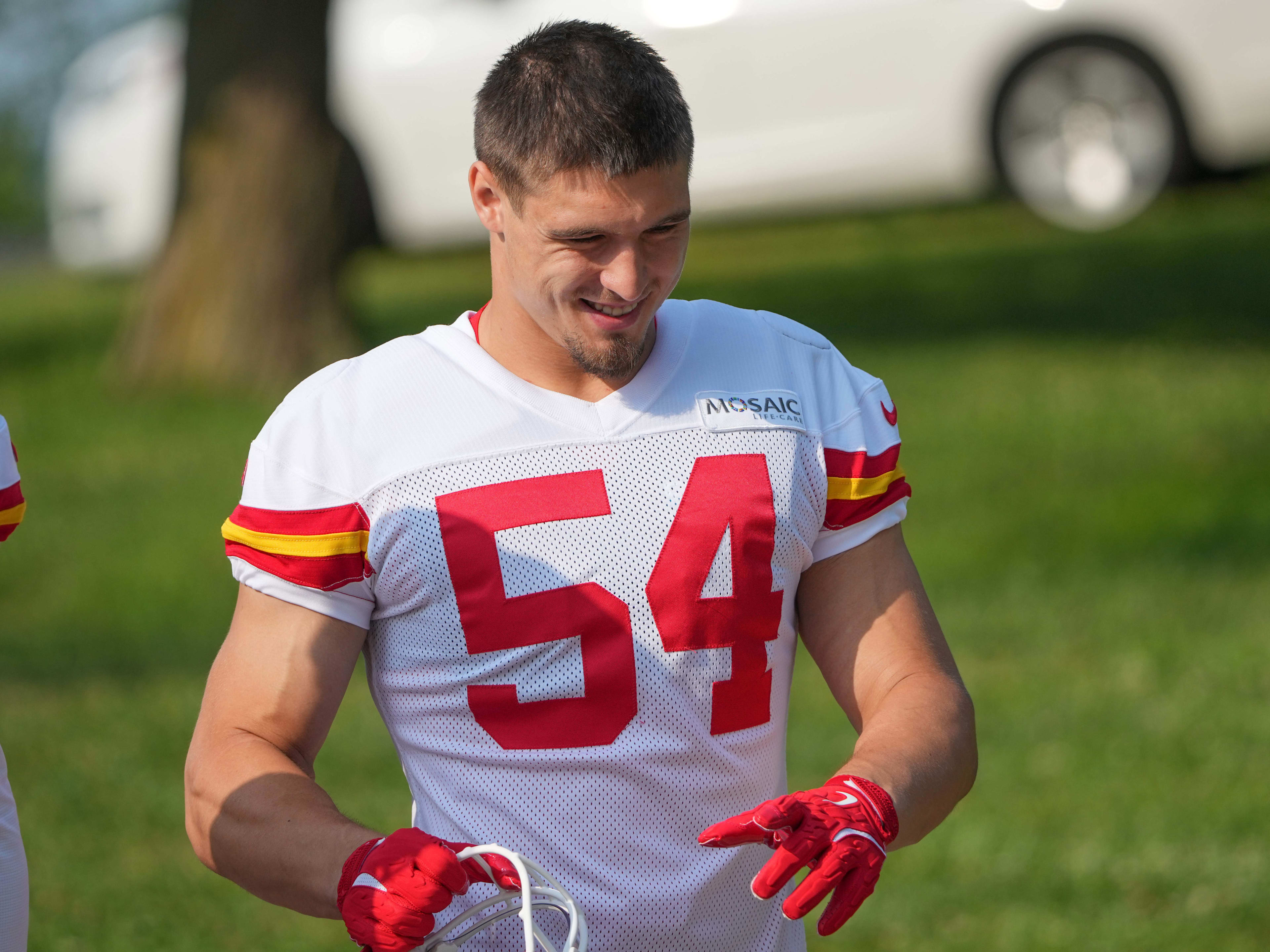 Chiefs’ Butkus Award finalist struggles at LB vs. Cardinals — Andy Reid’s wake-up call: “This isn’t college.”