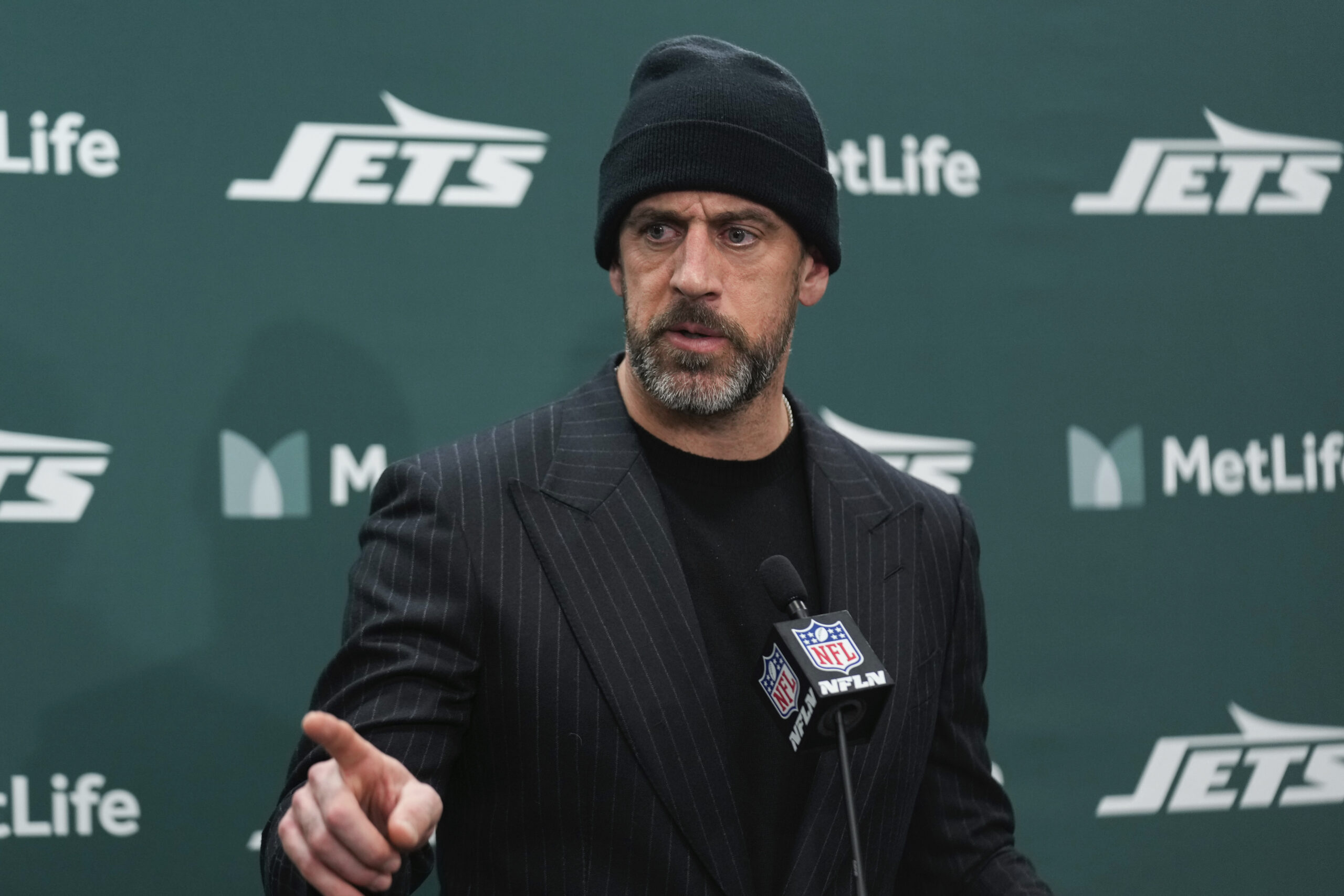 Packers Legend Aaron Rodgers criticizes Chiefs star for taking $20 million from “the Filzer” to advertise: “I play football, I don’t sell shots”