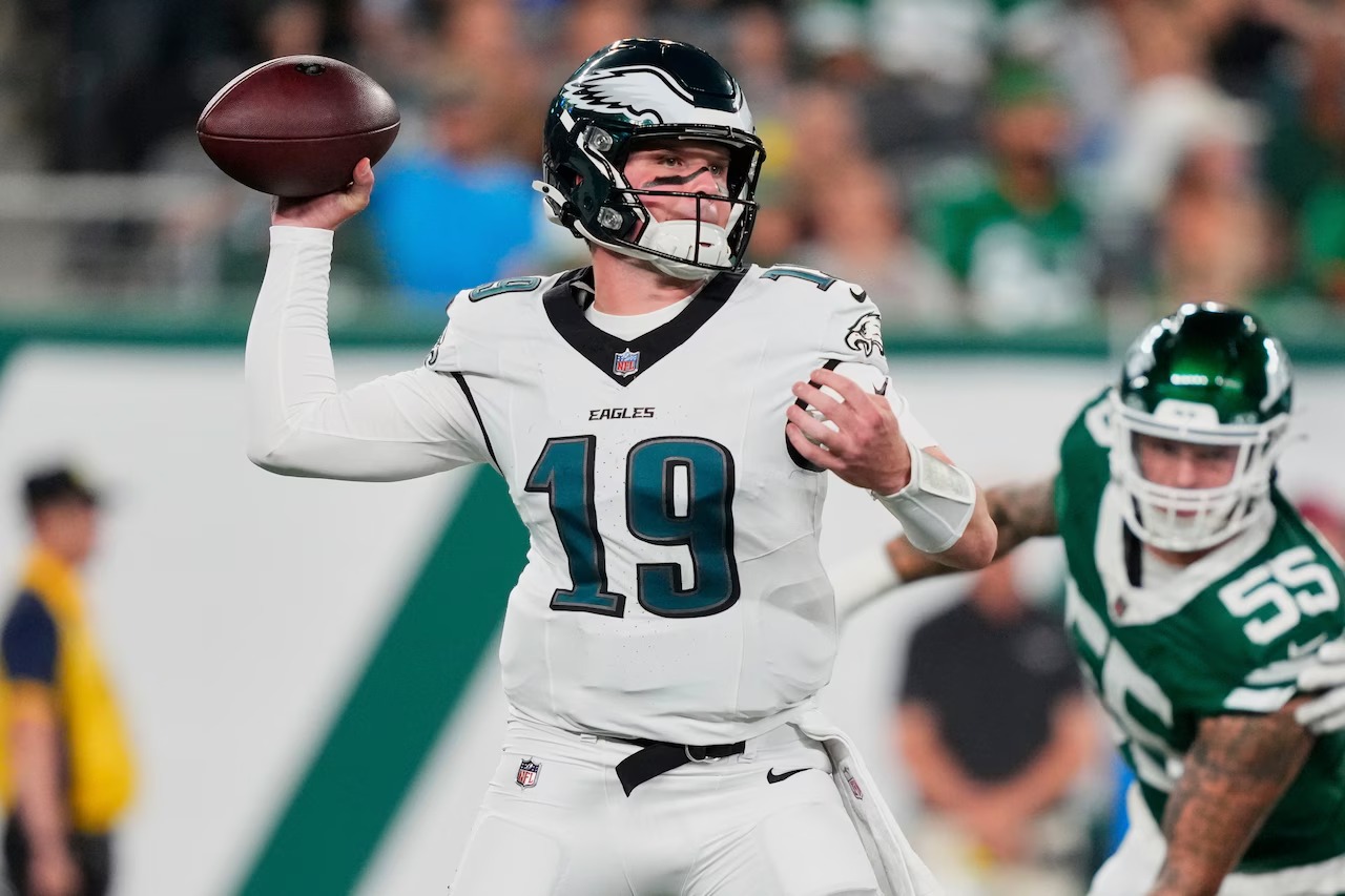 Eagles Rookie WR Cut… Then Dumped by Girlfriend 4 Hours Later — Fans Left Stunned