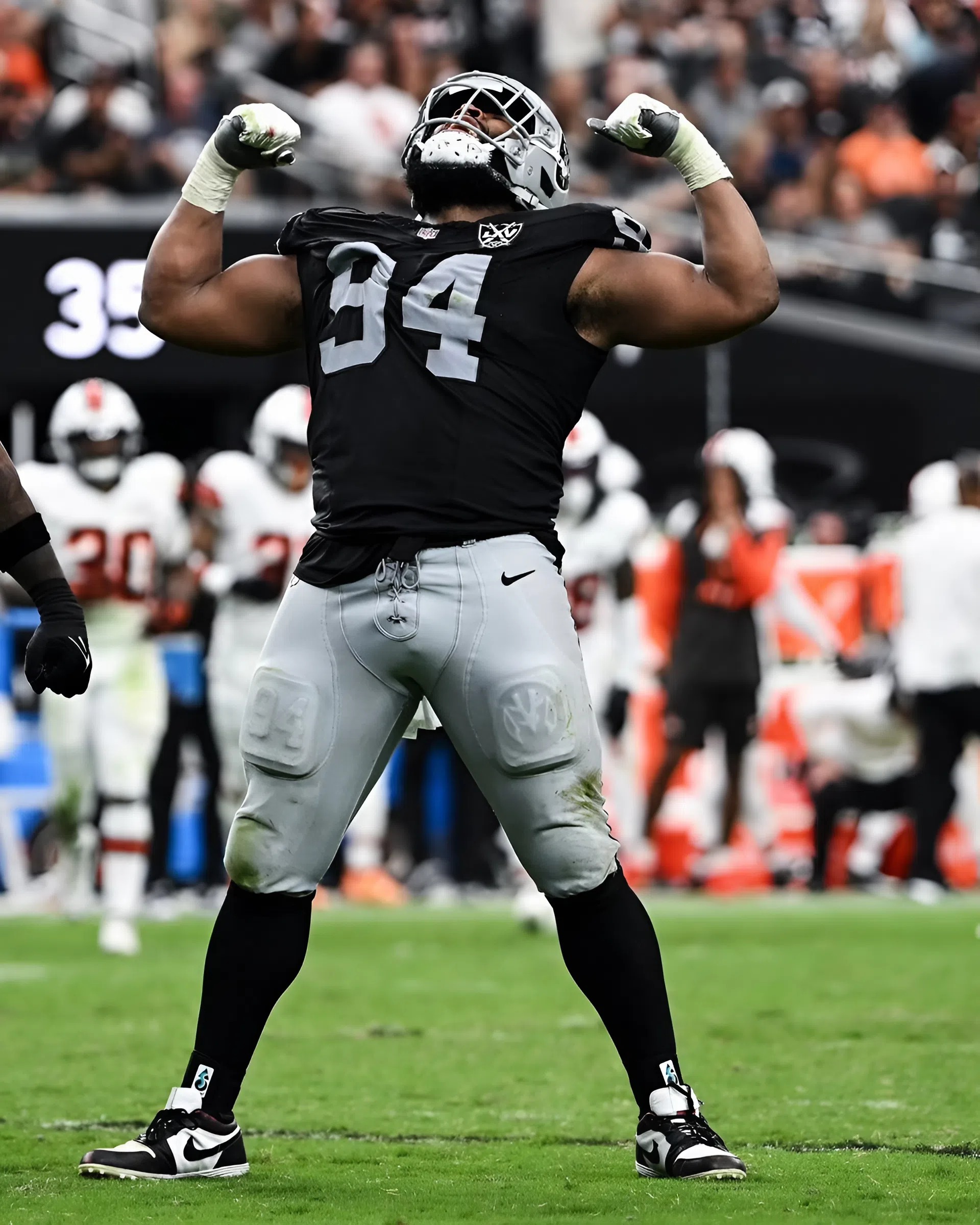 Ex-Raiders Superstar DL Has Agreed to Personal Terms With the Dallas Cowboys