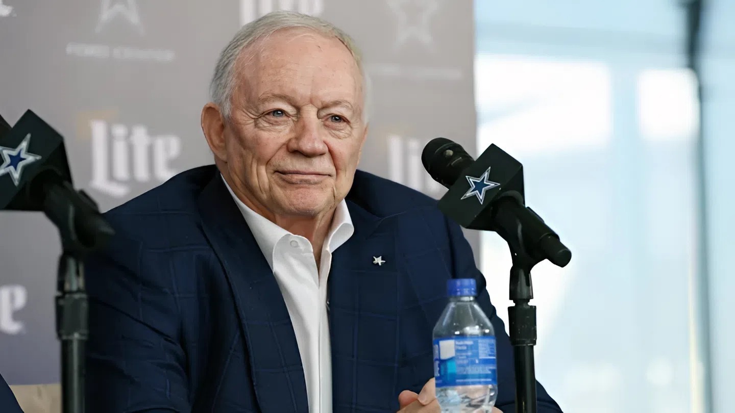 Cowboys Owners Announces a One-Minute Moment of Silence in the Game vs. Giants to Honor the Late Charlie Kirk - Who Was Assassinated at a Community Event