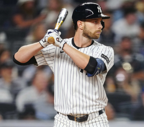 New York Yankees Re-sign Gold Glove Award OF Just 12 Hours After Cutting Contract