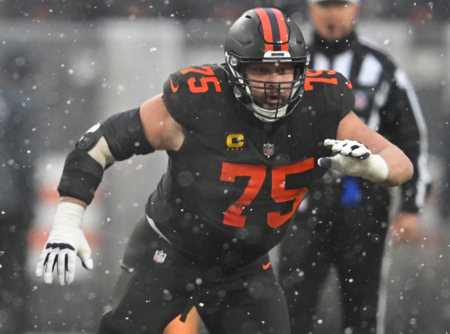 Packers Nearing Deal to Sign 5-Time All-Pro Guard to Strengthen Interior Offensive Line