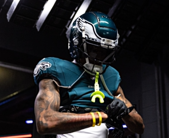 Louis Vuitton Staff Mock Simply-Dressed Man, Deny Entry — 24 Hours Later, They’re Stunned to Learn He’s Philadelphia Eagles Star