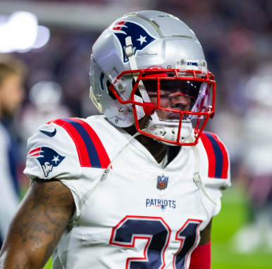 Two-Time Super Bowl Champion with Patriots Joins Philadelphia Eagles After Failed Attempt to Return Home – Sends Heartfelt Message to New England Fans